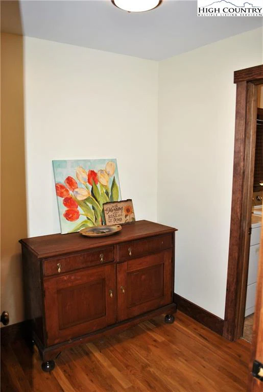 Image number 17 for the current listing