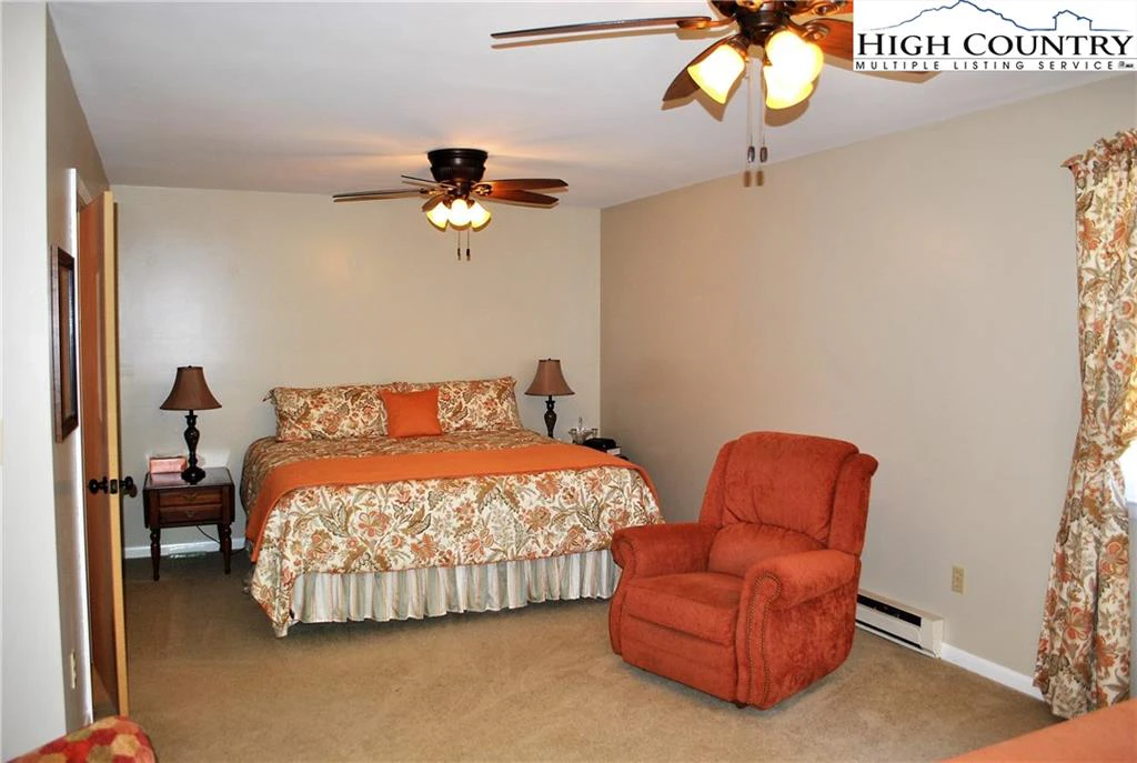Image number 15 for the current listing