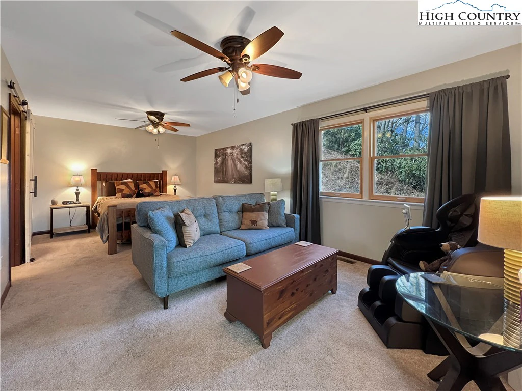 Image number 2 for the current listing