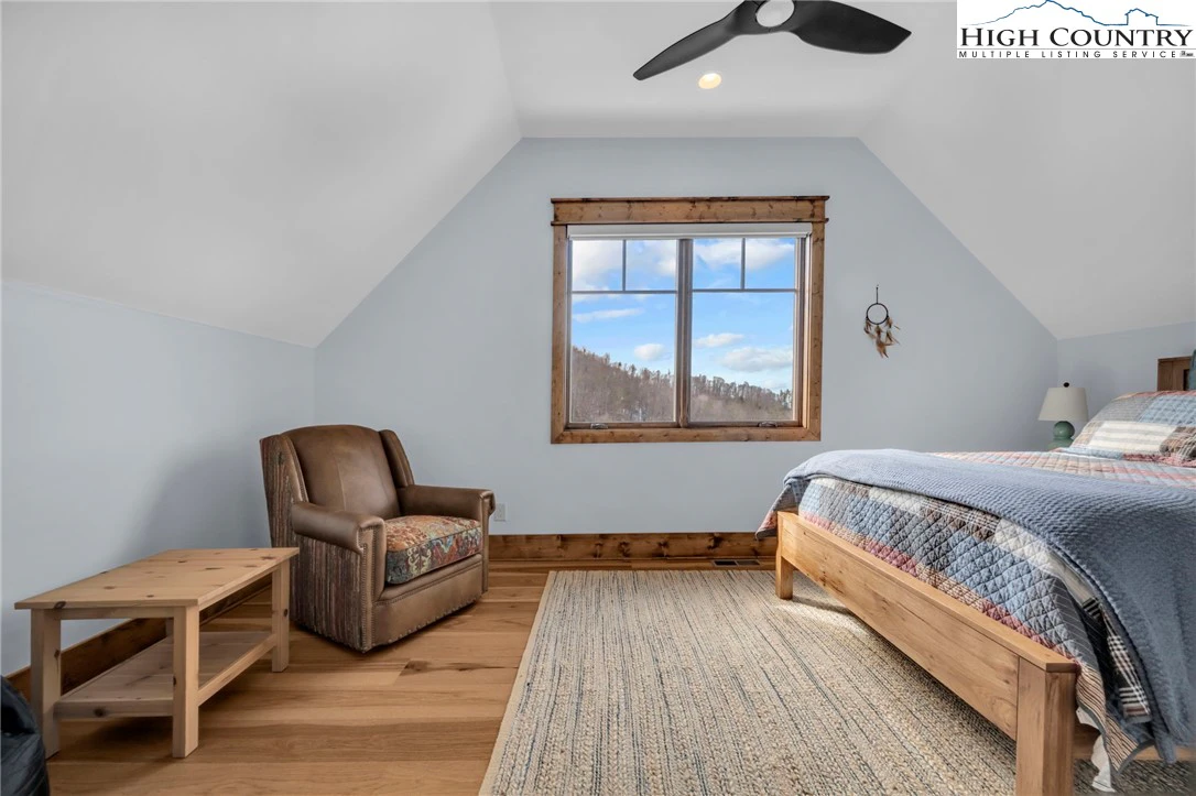 Image number 10 for the current listing