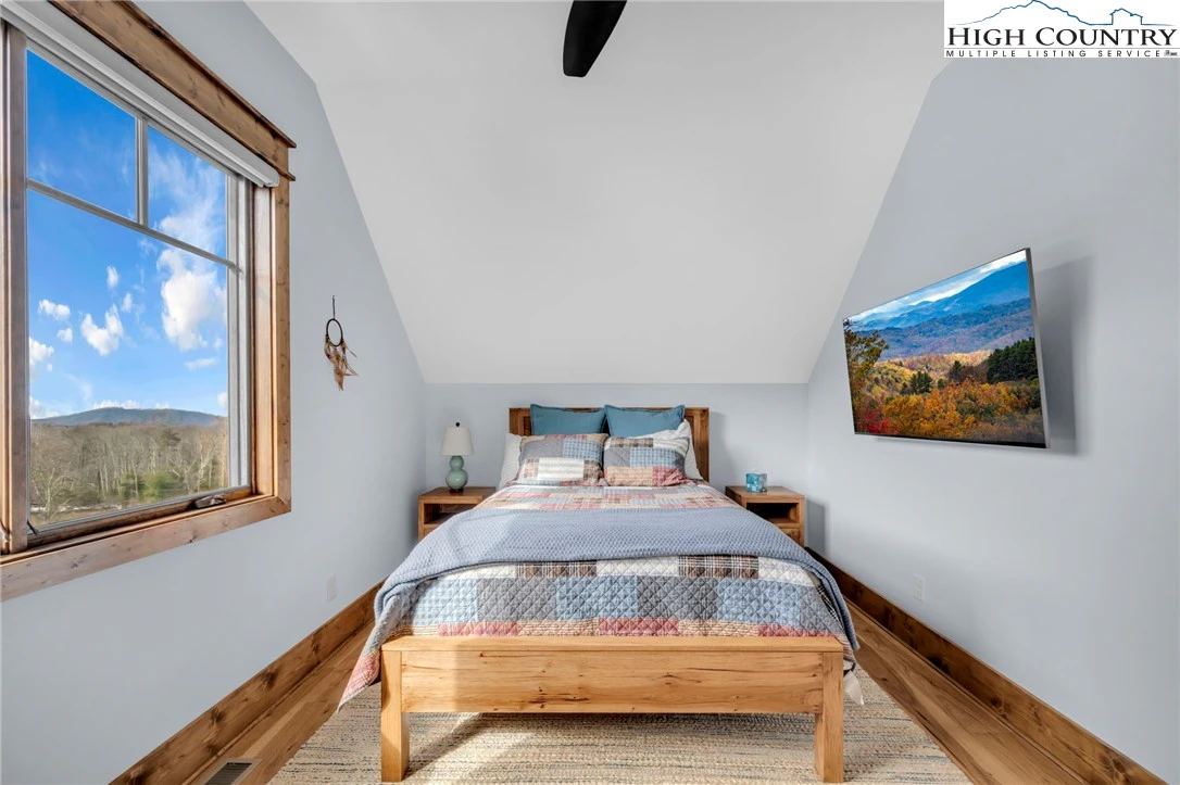 Image number 11 for the current listing