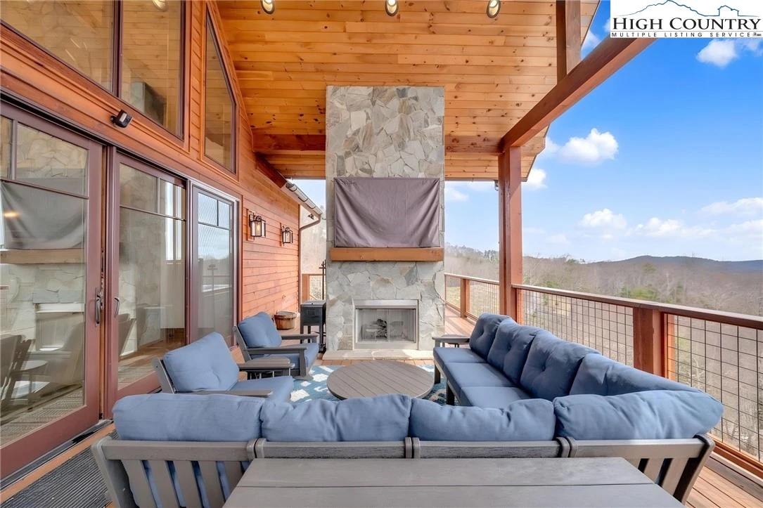 Image number 14 for the current listing