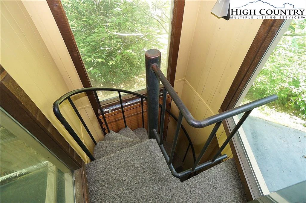 Image number 15 for the current listing