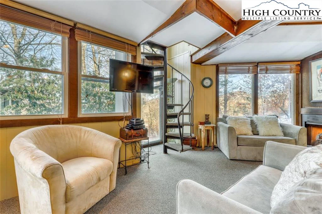 Image number 2 for the current listing