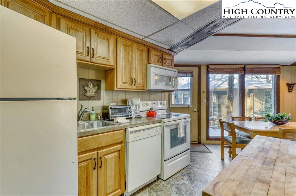 Image number 10 for the current listing