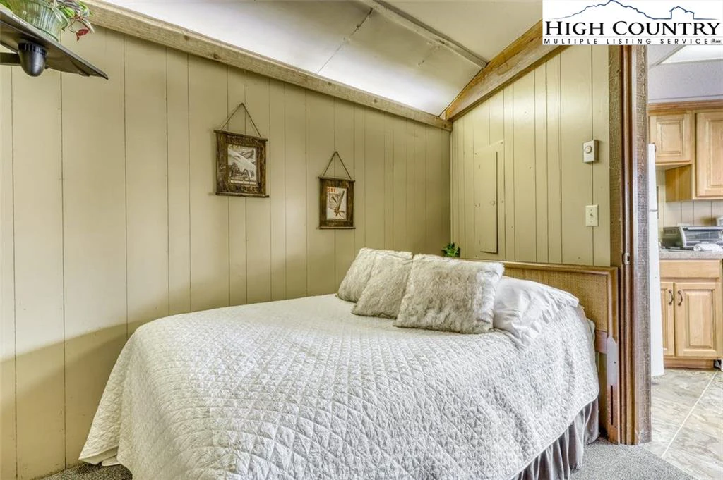 Image number 9 for the current listing