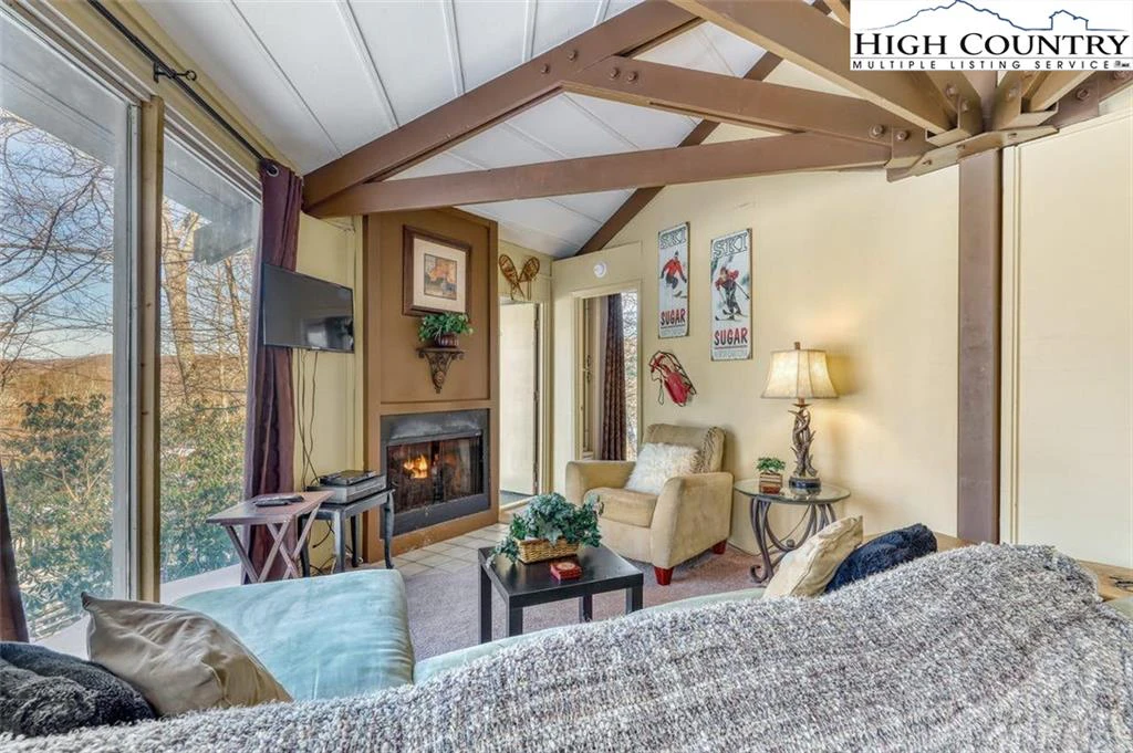 Image number 19 for the current listing