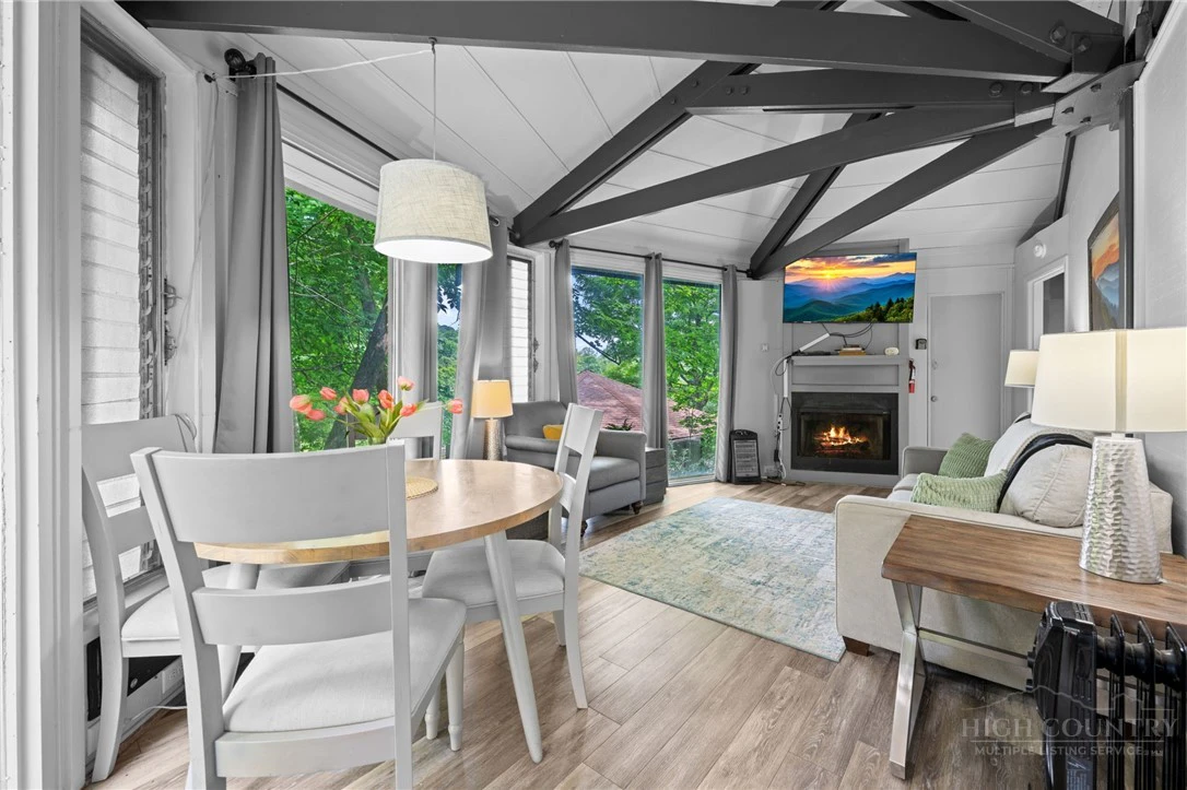 Image number 7 for the current listing