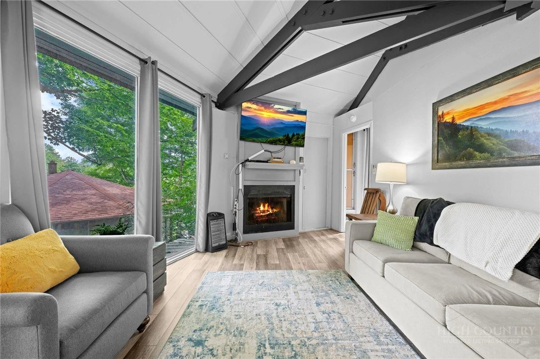 Image number 10 for the current listing