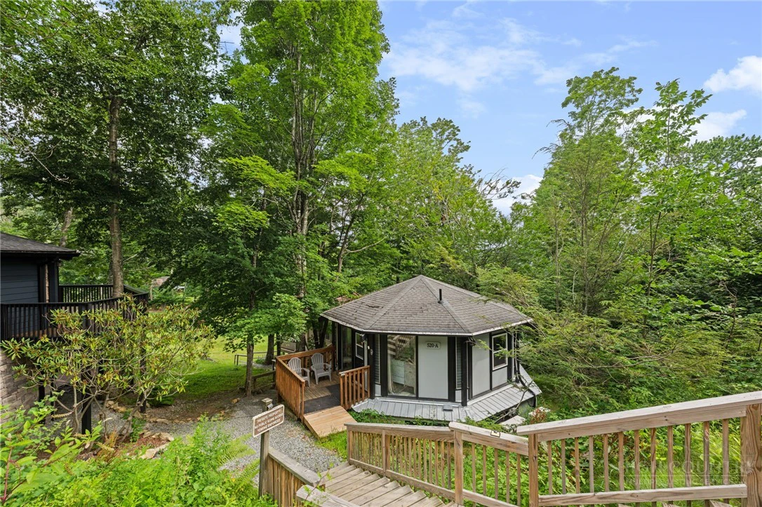 Image number 17 for the current listing