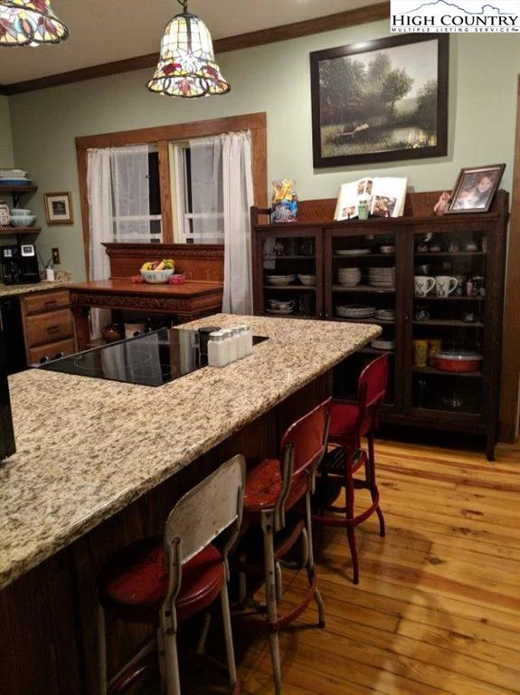 Image number 13 for the current listing