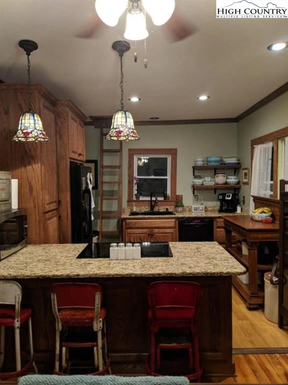 Image number 2 for the current listing
