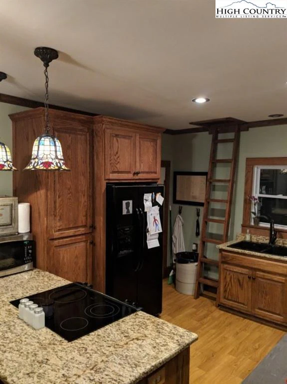 Image number 12 for the current listing