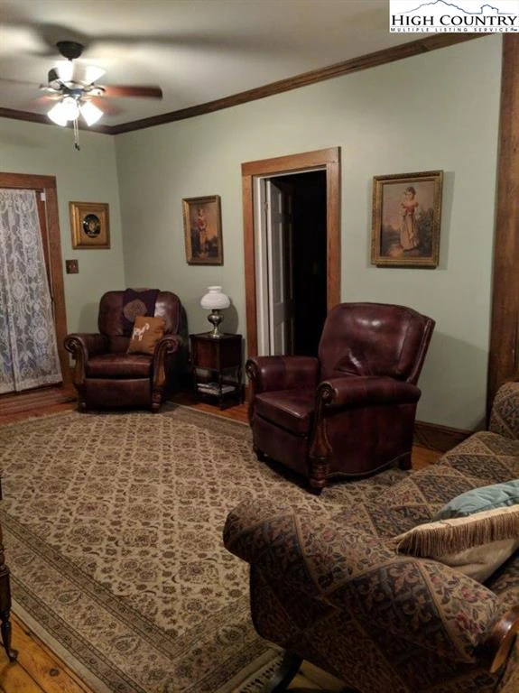 Image number 11 for the current listing