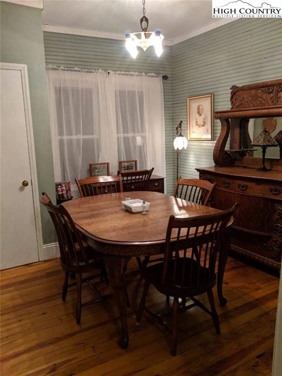 Image number 8 for the current listing