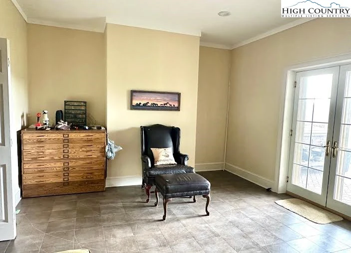 Image number 17 for the current listing