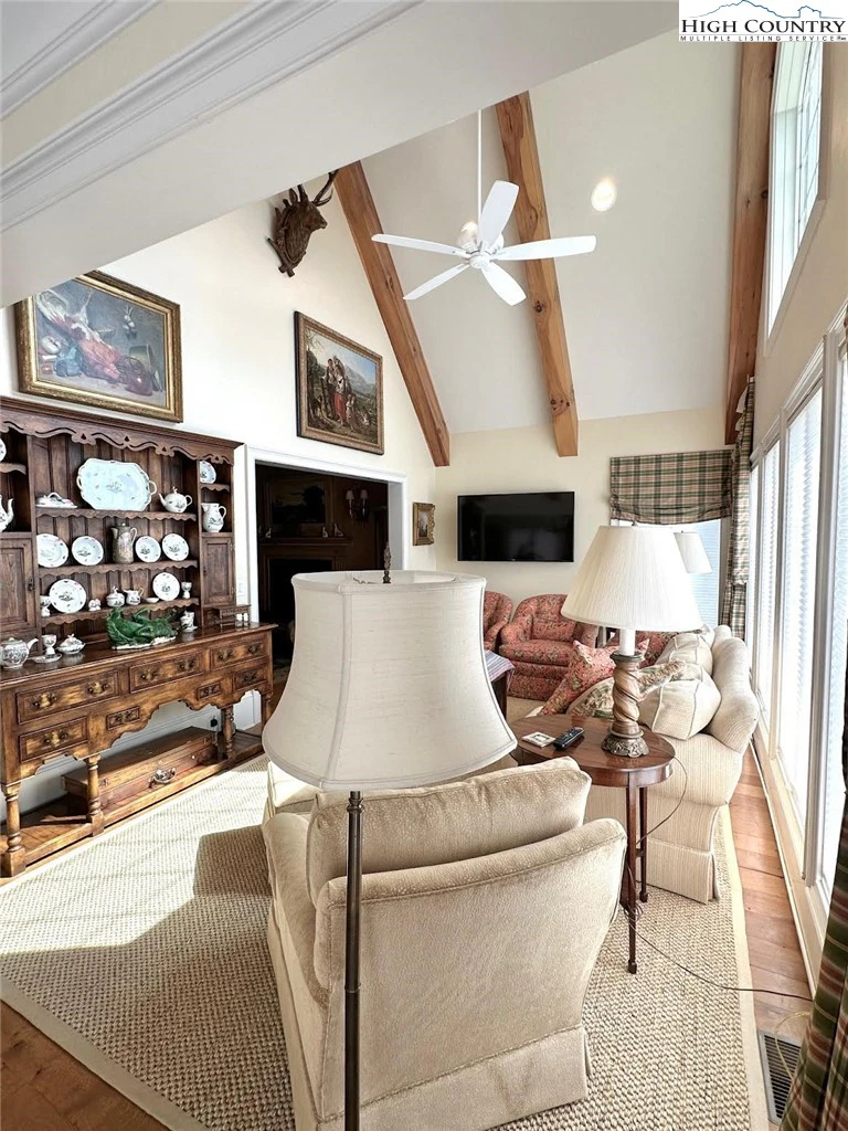 Image number 7 for the current listing