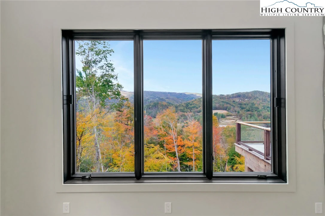 Image number 14 for the current listing