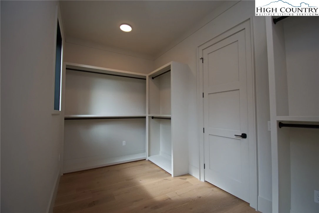 Image number 6 for the current listing