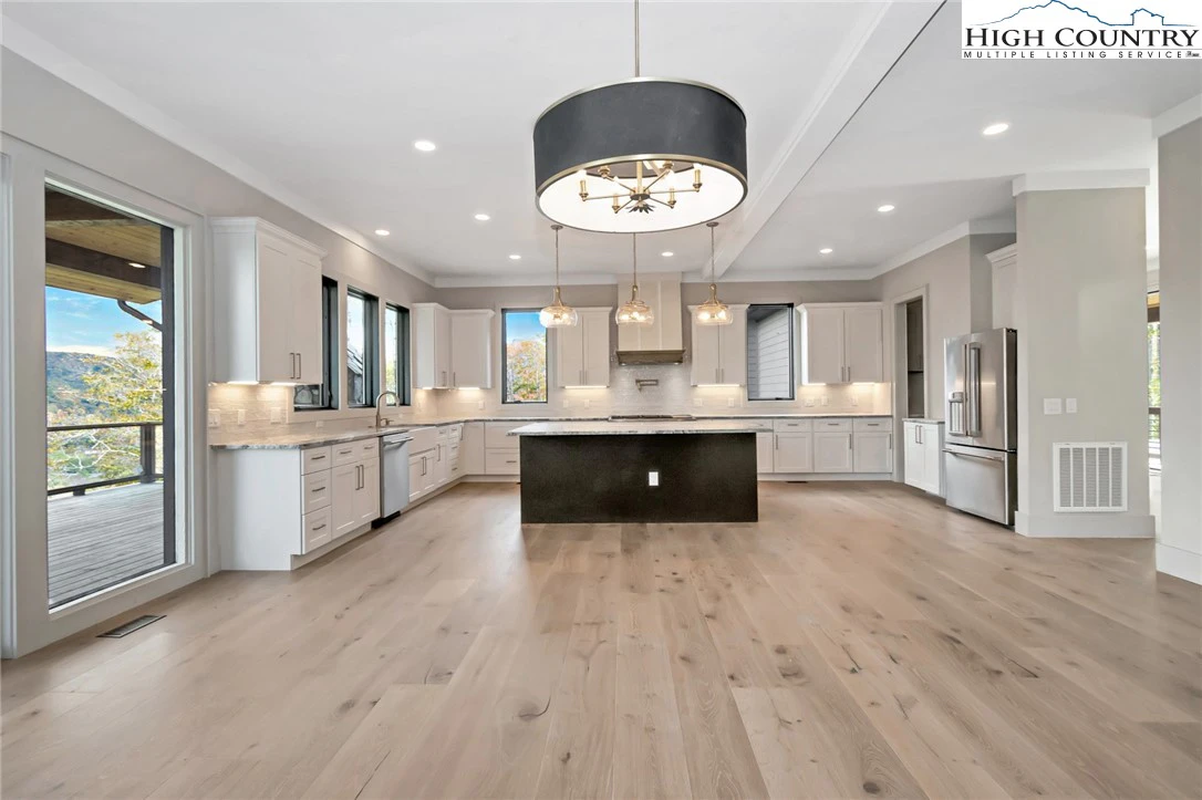 Image number 35 for the current listing
