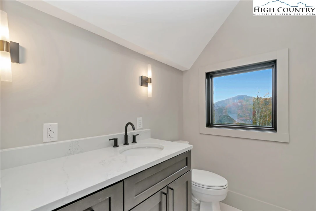 Image number 11 for the current listing