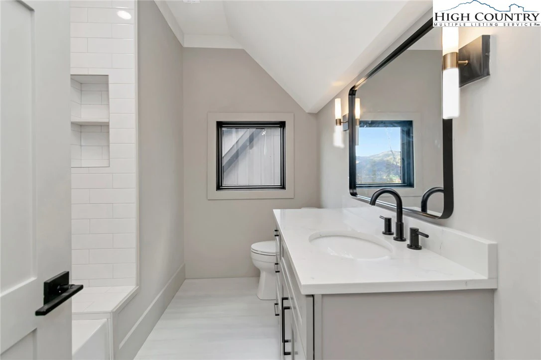 Image number 2 for the current listing