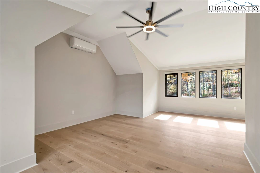 Image number 16 for the current listing
