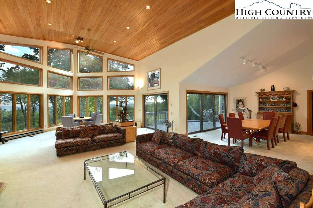 Image number 1 for the current listing