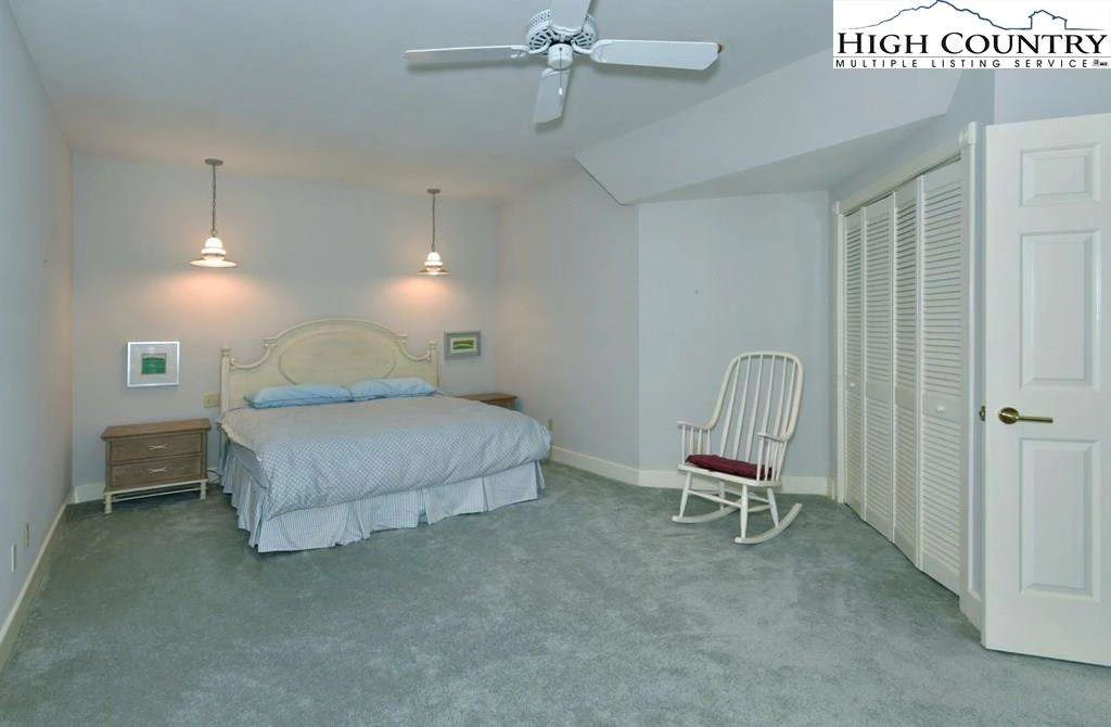 Image number 5 for the current listing