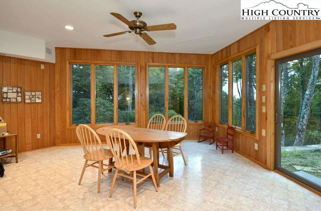 Image number 7 for the current listing