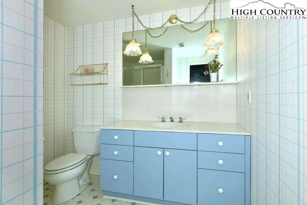 Image number 9 for the current listing
