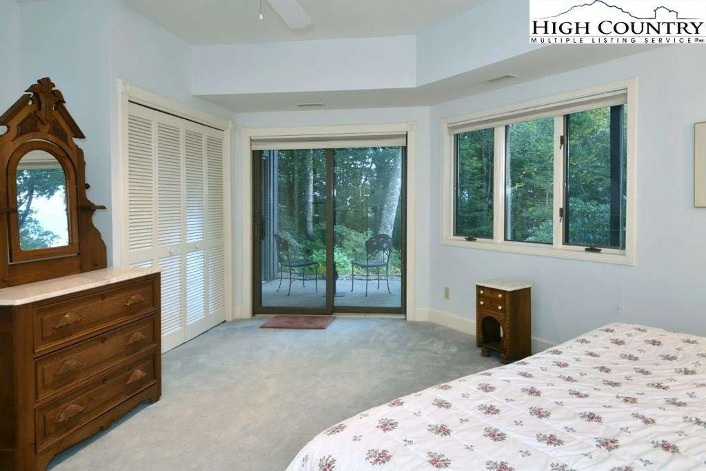 Image number 10 for the current listing