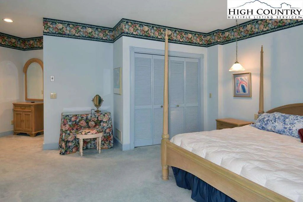 Image number 2 for the current listing
