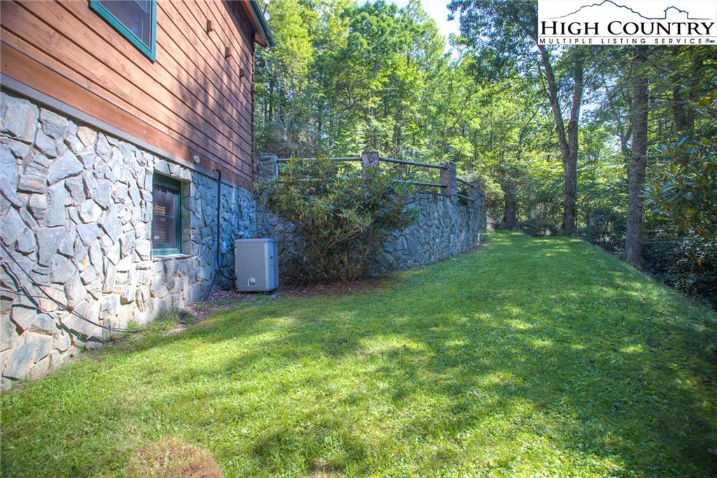 Image number 2 for the current listing