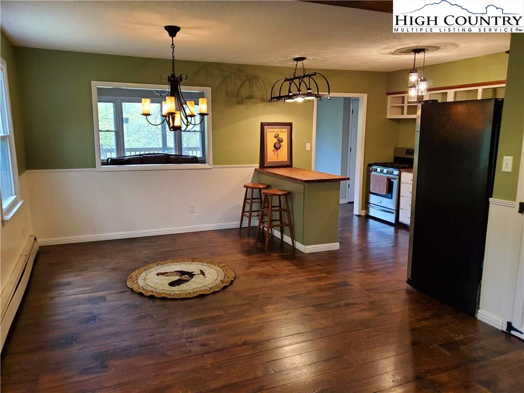 Image number 12 for the current listing