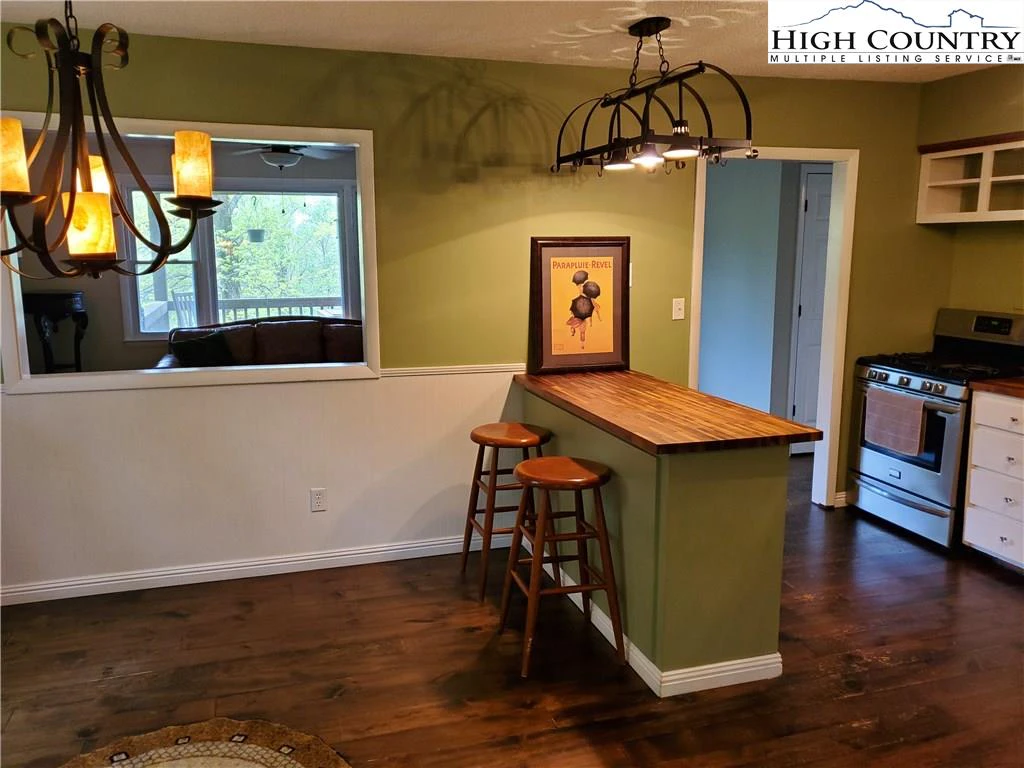 Image number 10 for the current listing