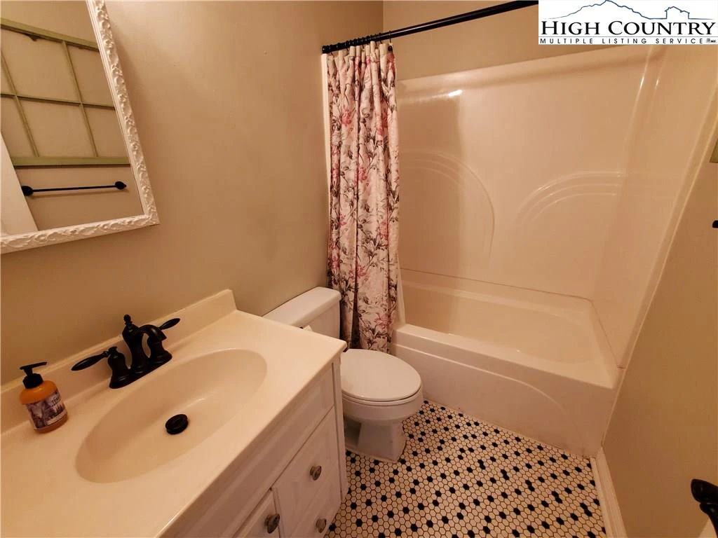 Image number 9 for the current listing