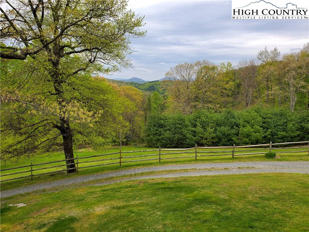 Image number 20 for the current listing