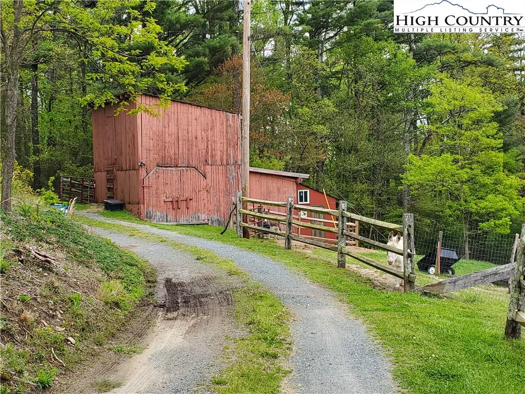 Image number 19 for the current listing