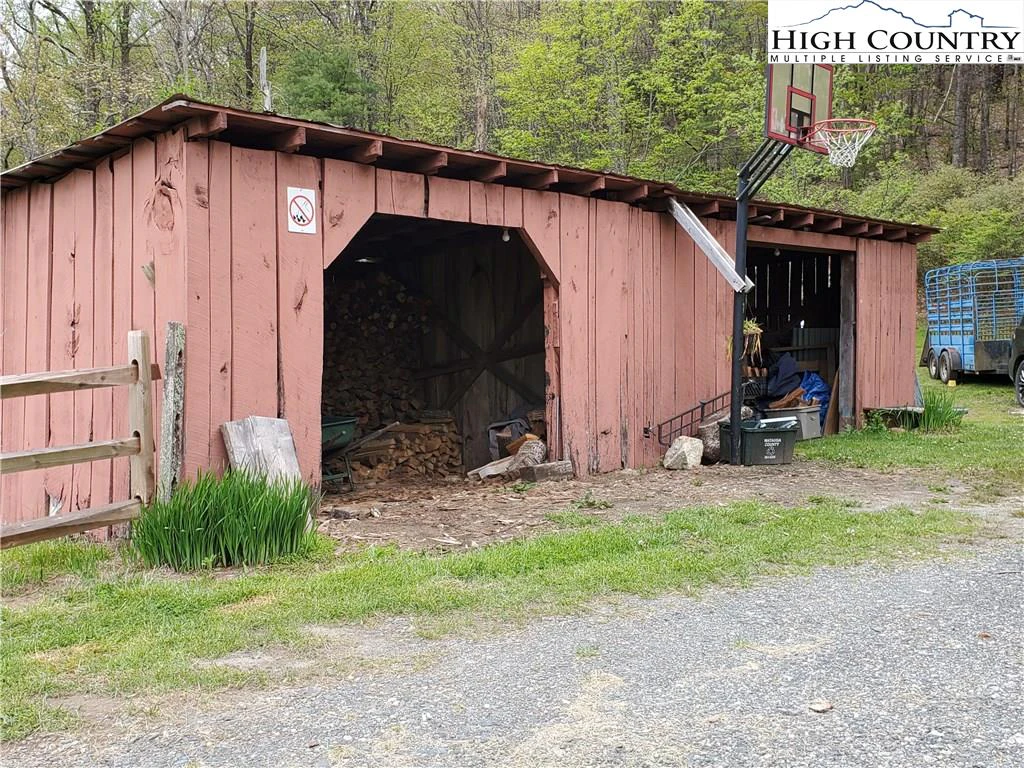 Image number 18 for the current listing