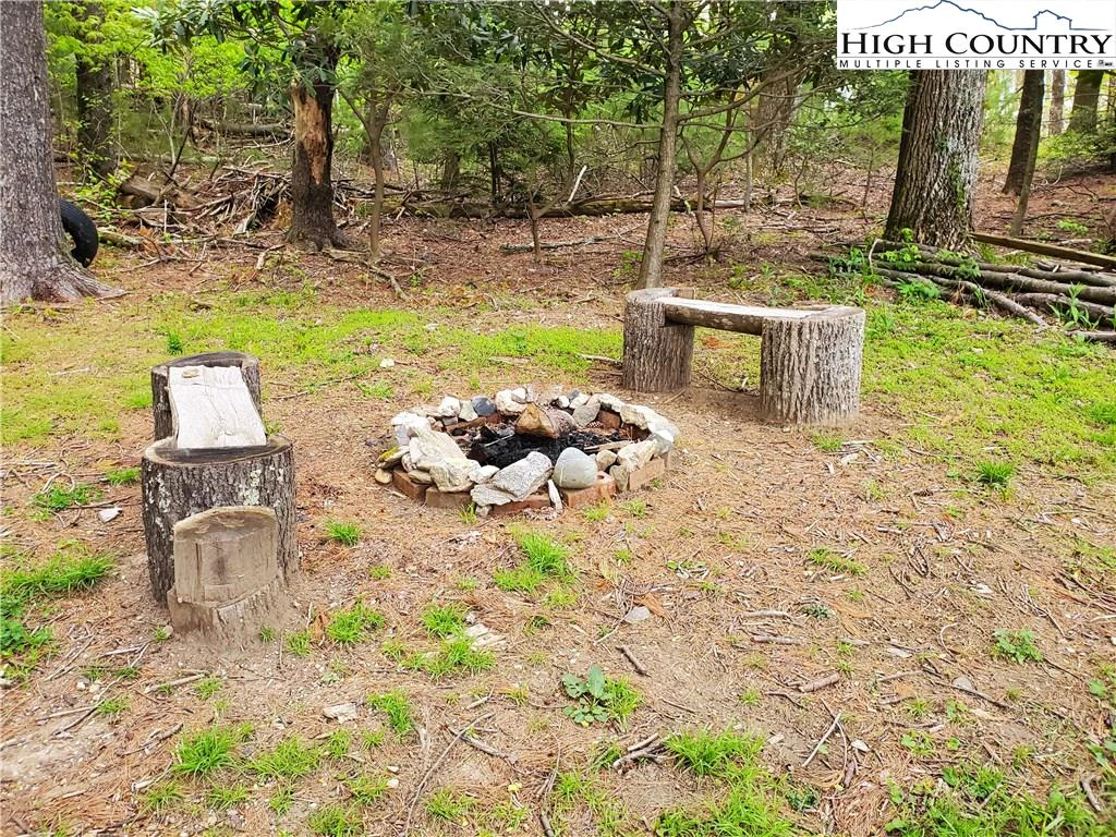 Image number 14 for the current listing