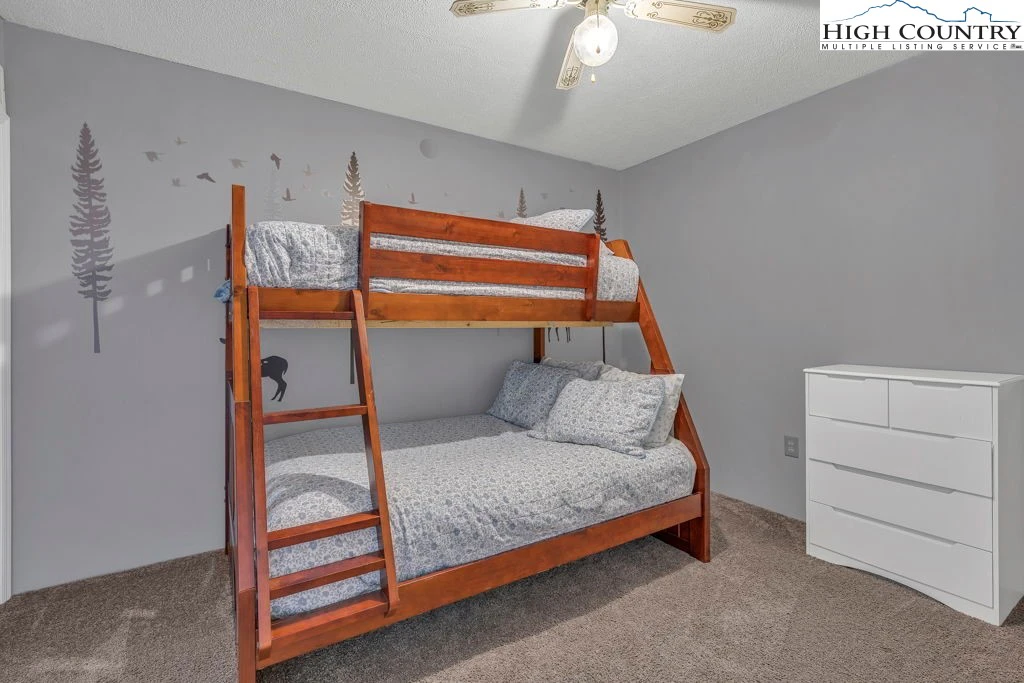 Image number 2 for the current listing