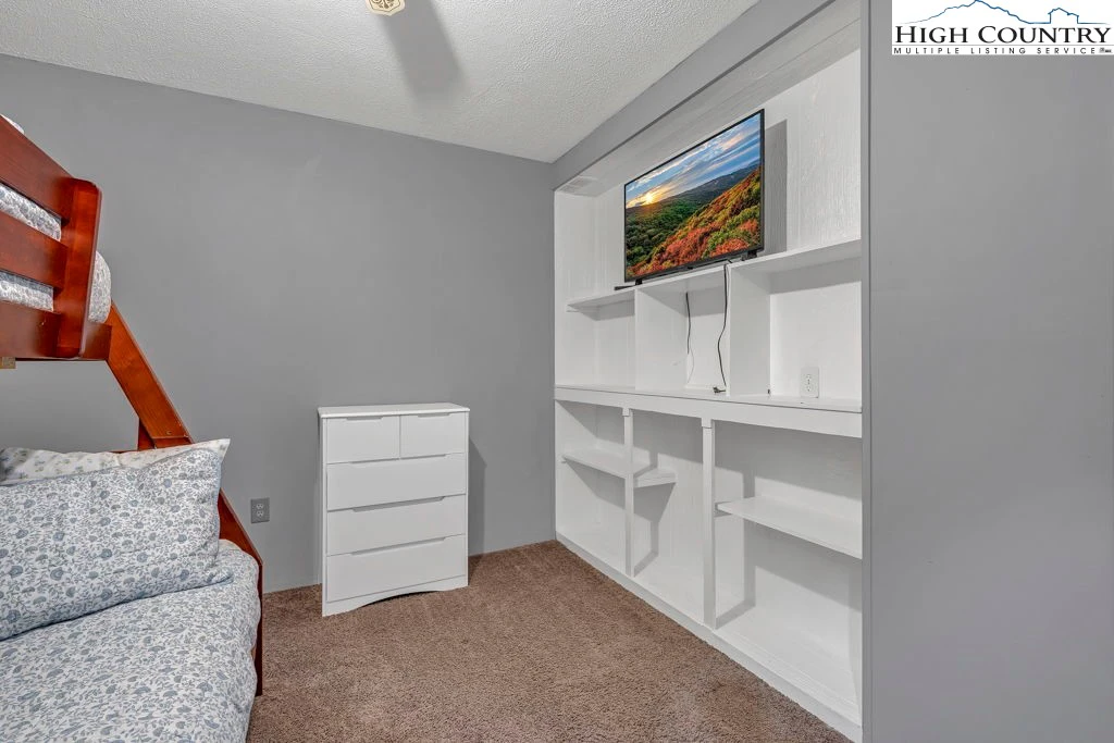 Image number 11 for the current listing