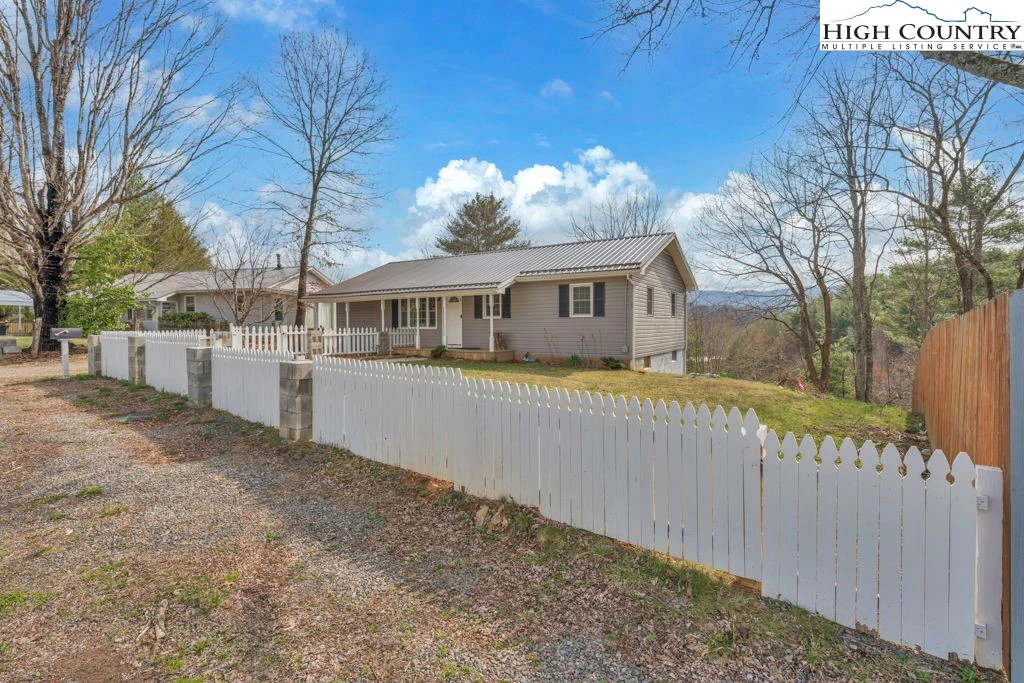 Image number 15 for the current listing