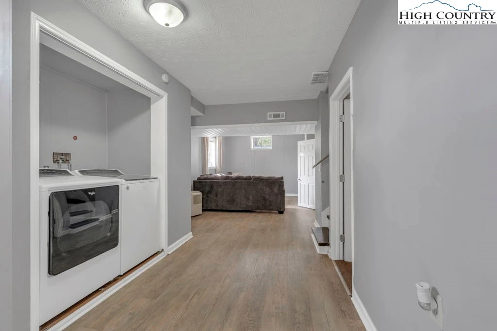 Image number 4 for the current listing