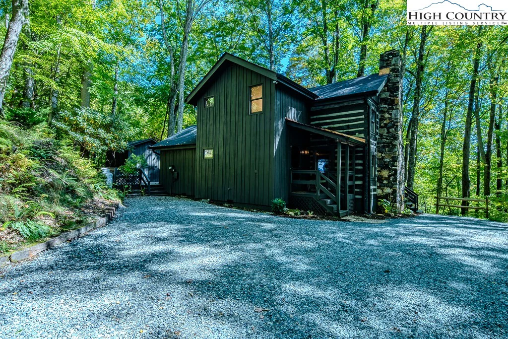 Image number 1 for the current listing