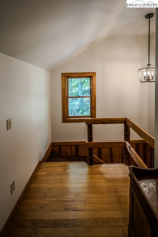 Image number 15 for the current listing