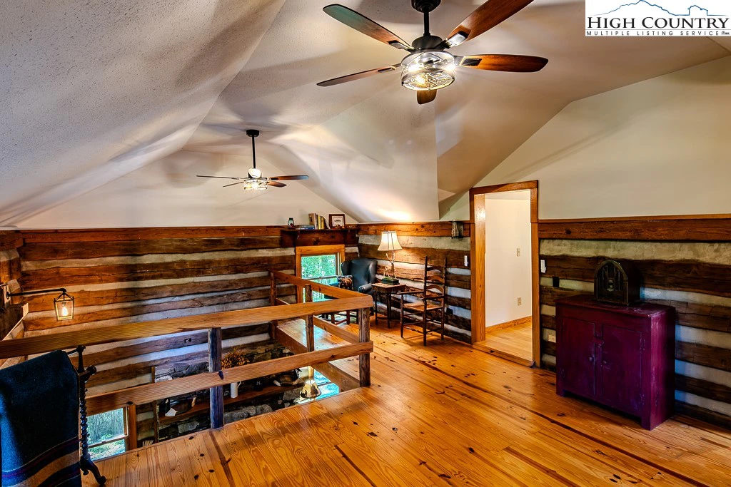 Image number 2 for the current listing