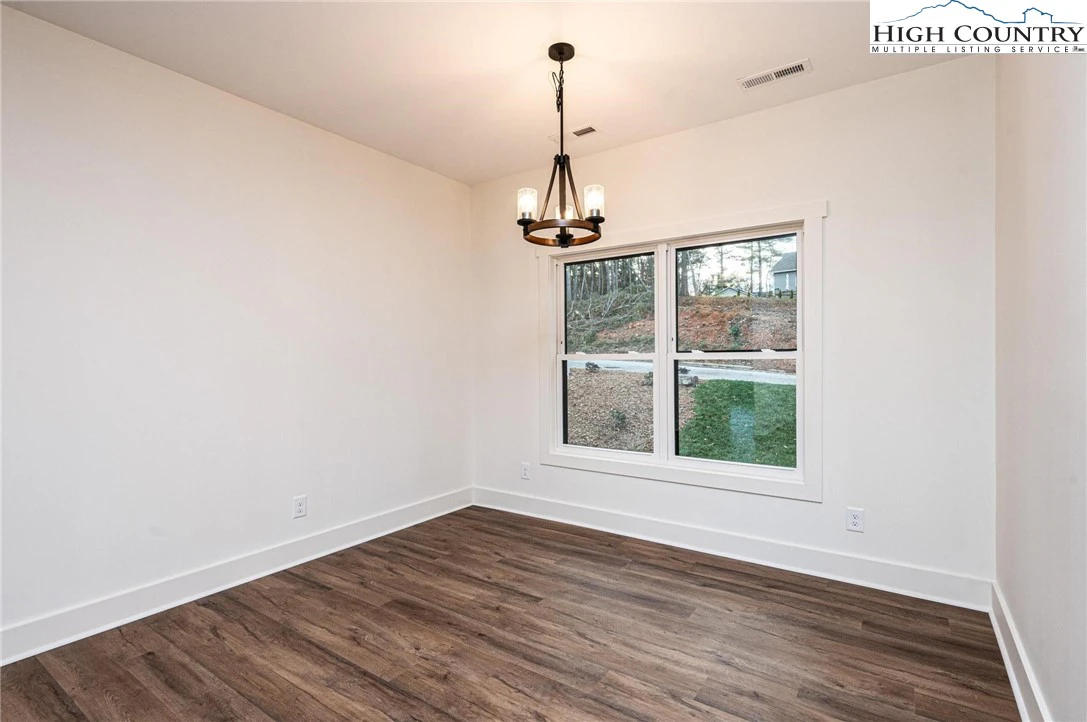 Image number 11 for the current listing