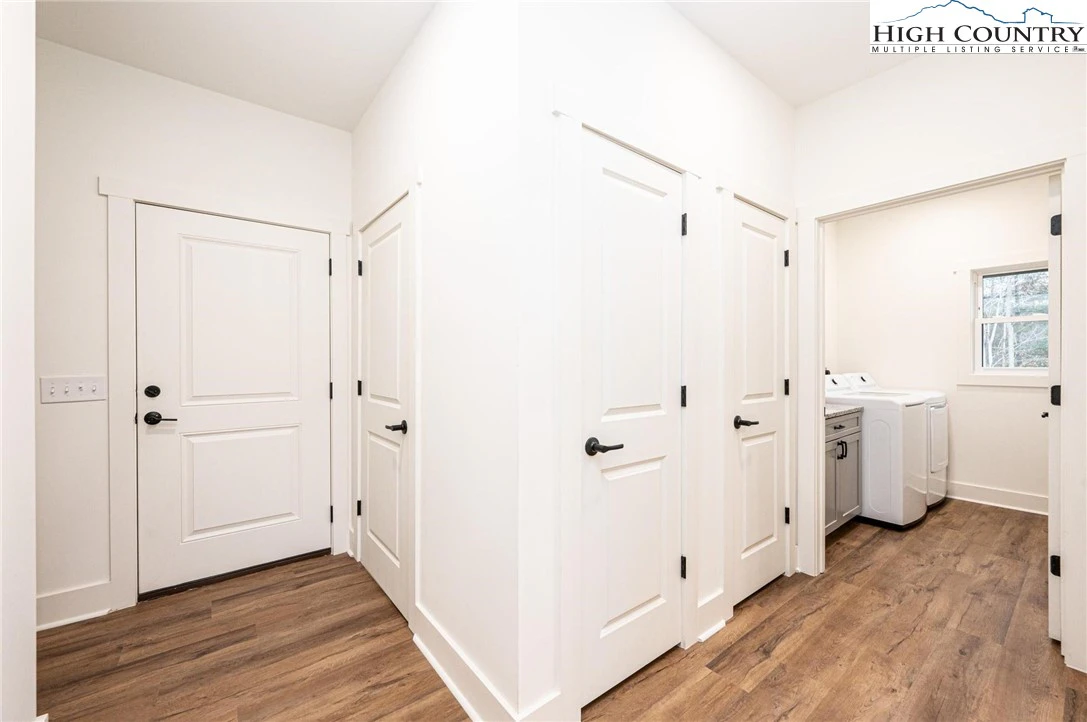 Image number 1 for the current listing
